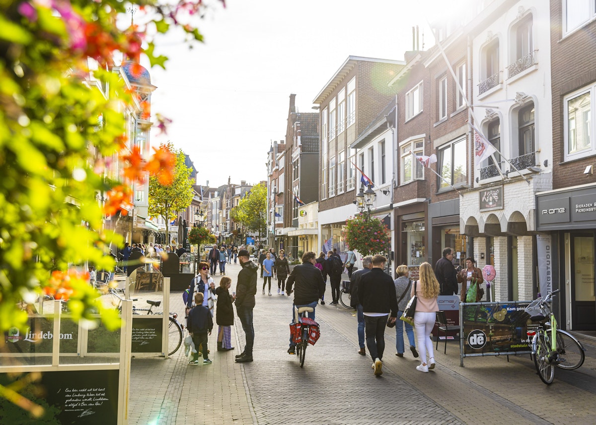 Winkelend publiek 05