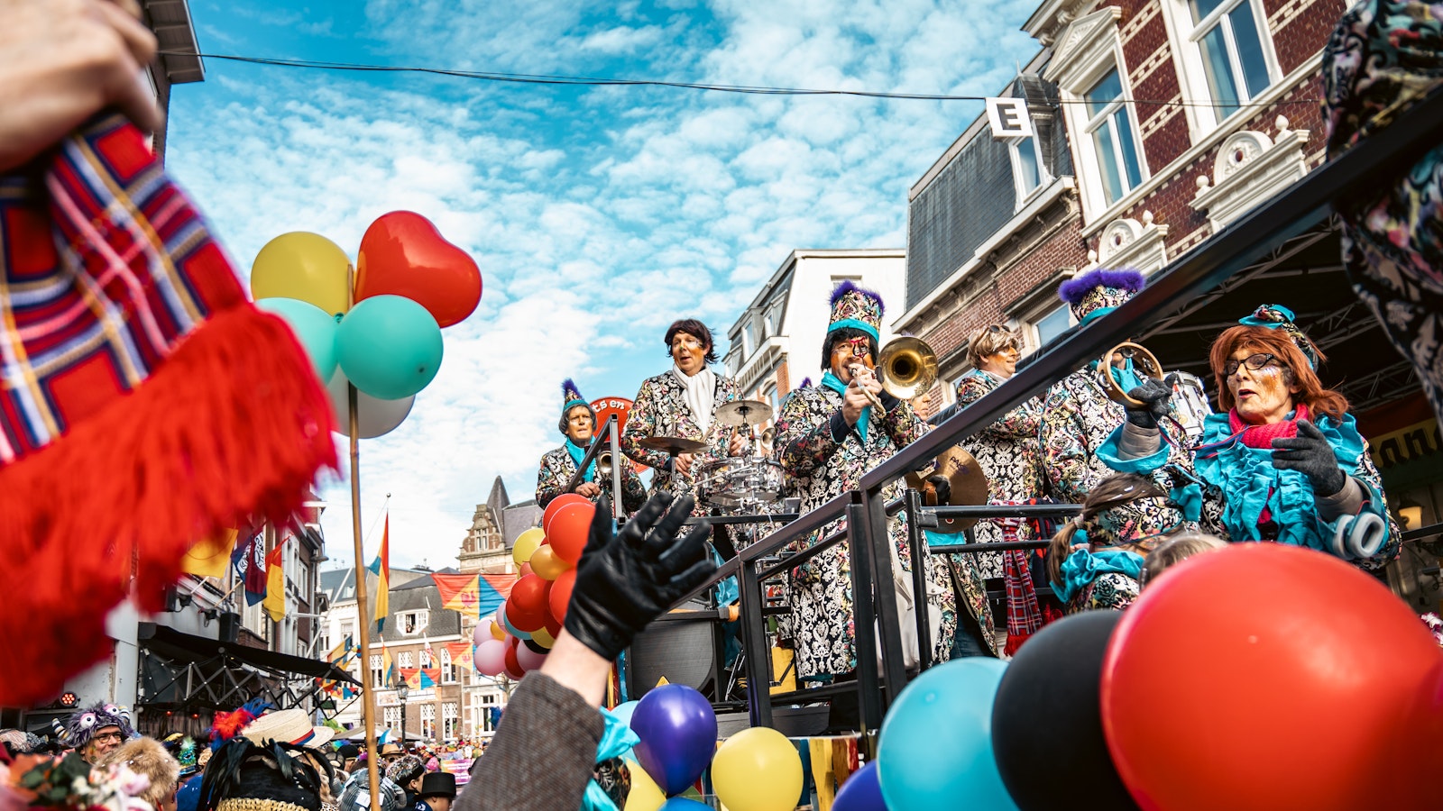 VASTELAOVEND 2024 Groeten Optoch Venlo WEB Minted Media 7