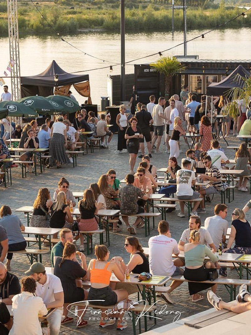 Aan de waterkant francinakedong