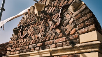 Placeholder for Ald Weishoes restauratiewerk aan de topgevel