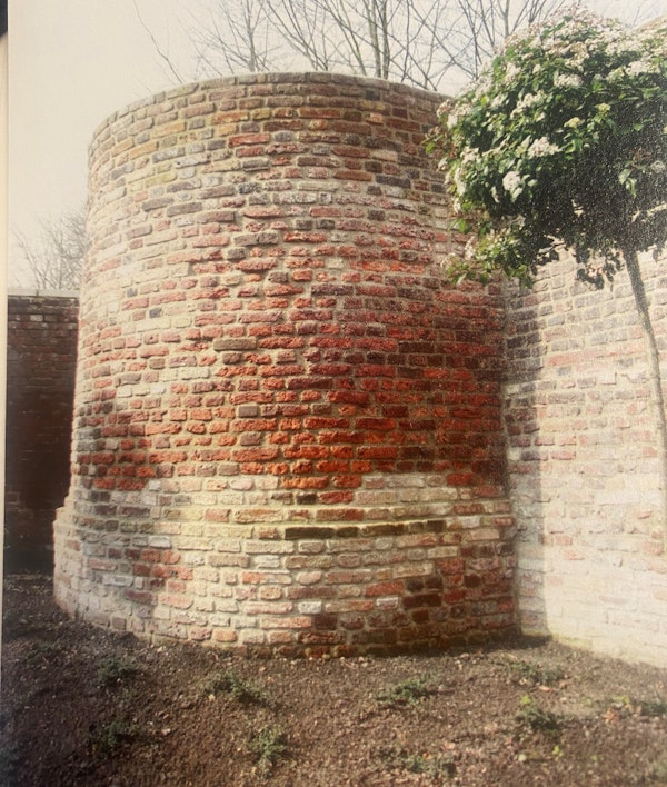 Placeholder for ERFGOUD Verdedigingswerken Toren stadsmuur in de tuin van Maria Weide