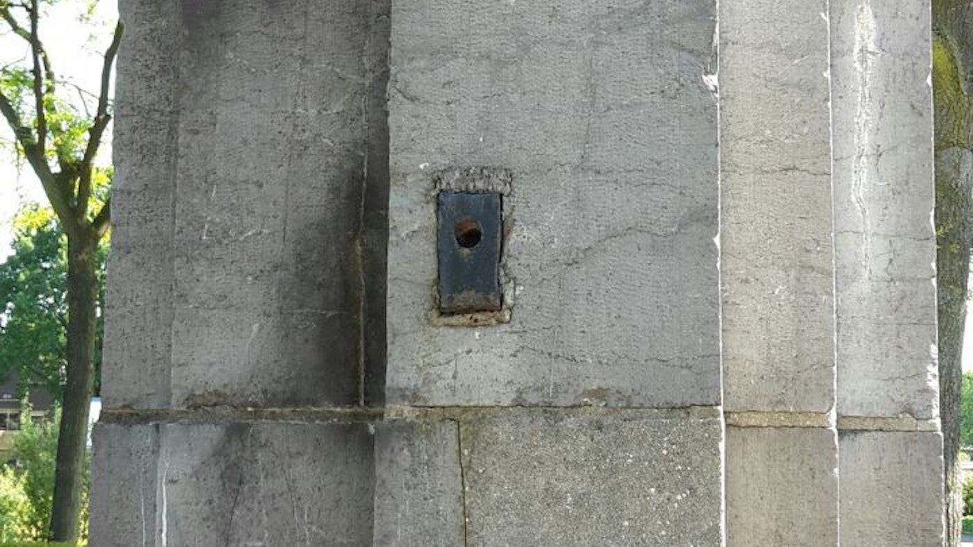 ERFGOUD Verdedigingswerken hekpijlers fort sint michiel