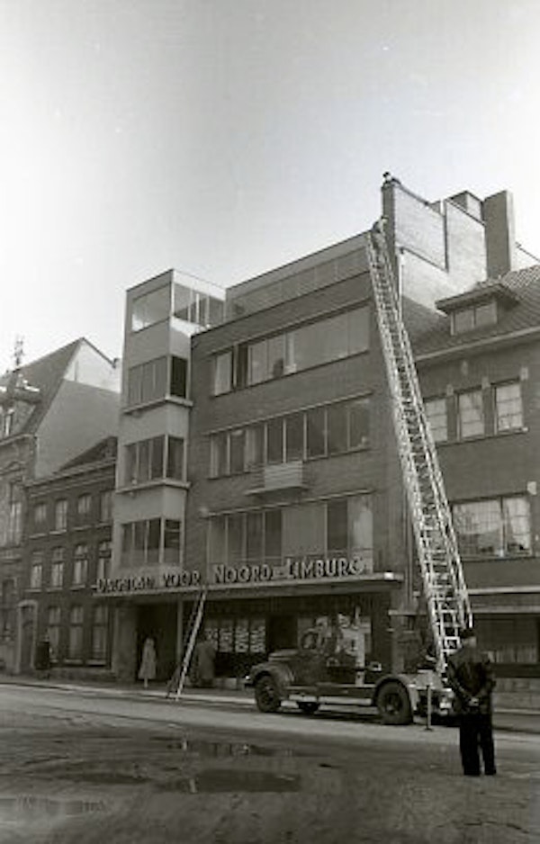 Placeholder for Neon reclame krant img927