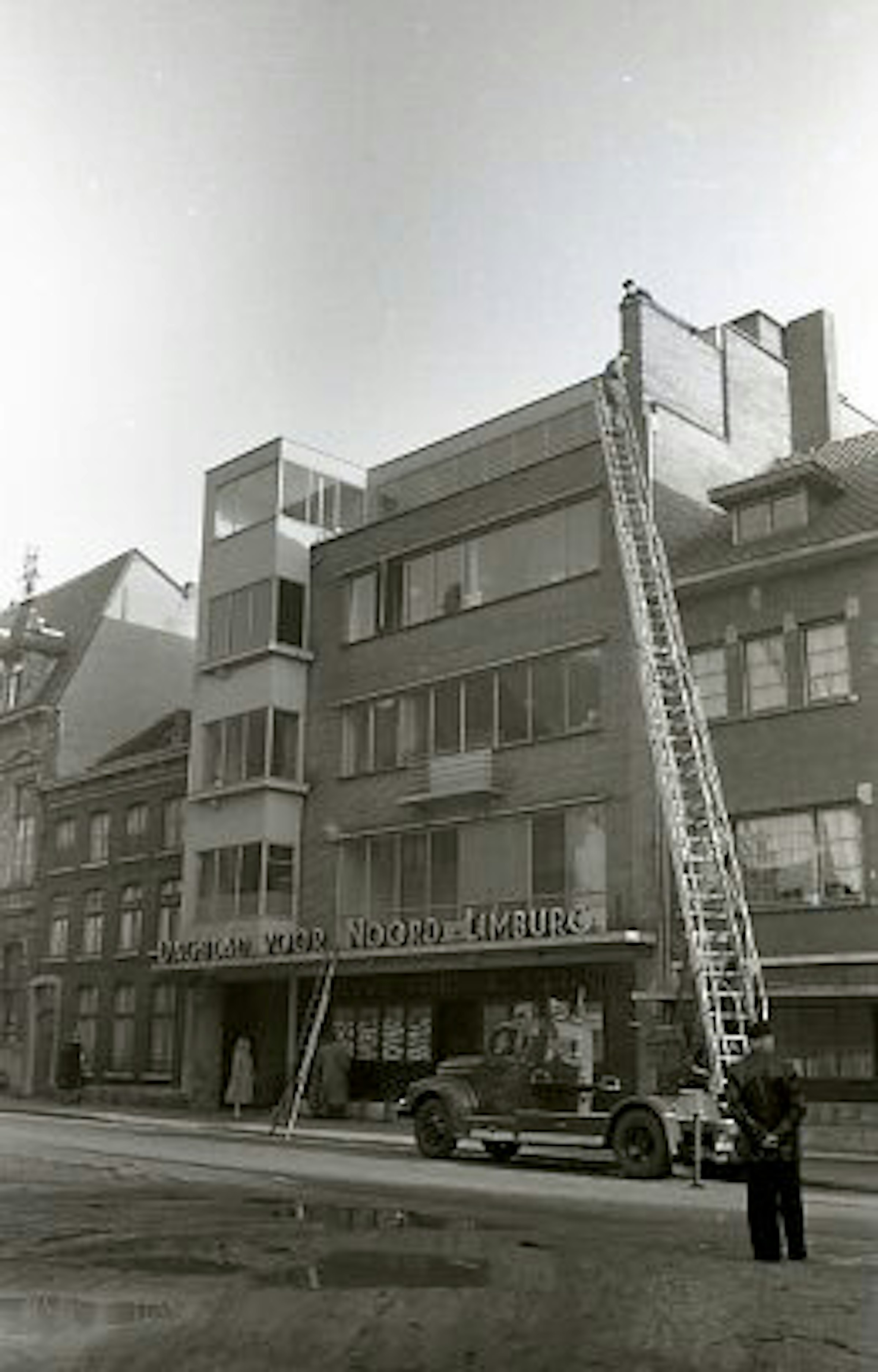 Neon reclame krant img927