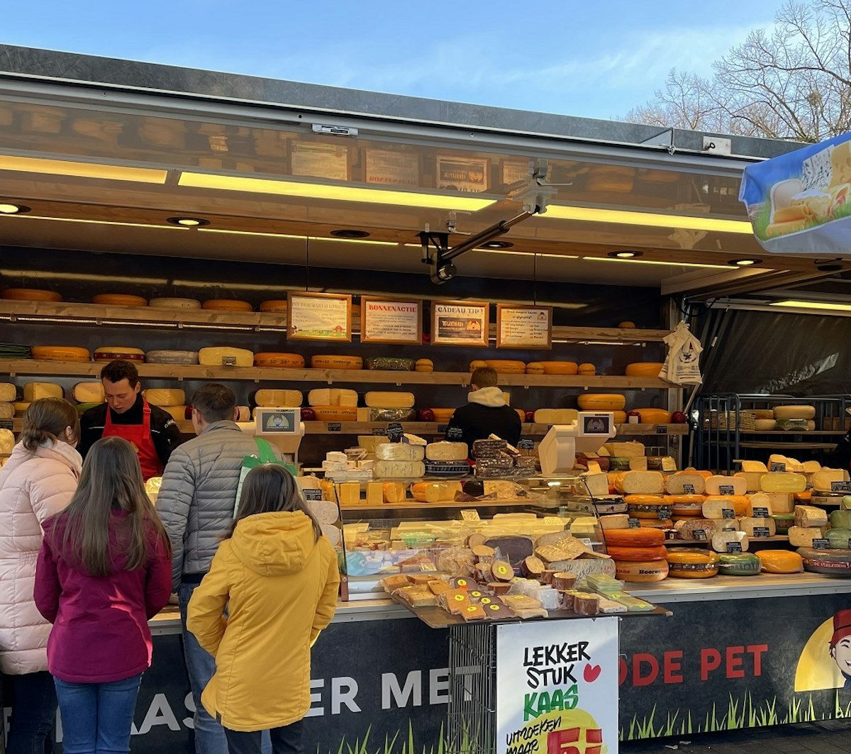 Kaashandel met de rode pet 2 mrt 2023