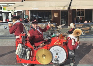 Placeholder for Mixie mini Band