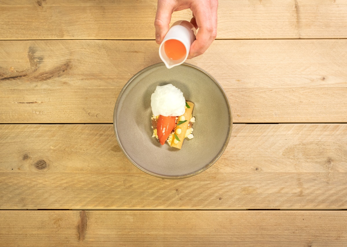 Cabillaud aardbei rabarber vlierbloesem