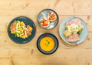 Placeholder for MOCCA zoete aardappel soep desembrood met asperge etc aardbei gebak