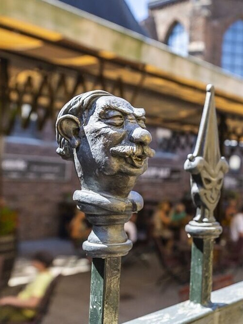 Venlo Partners Zaun mit Köpkes auf dem Venloer Keizerstraatje Fotograf Laurens Eggen