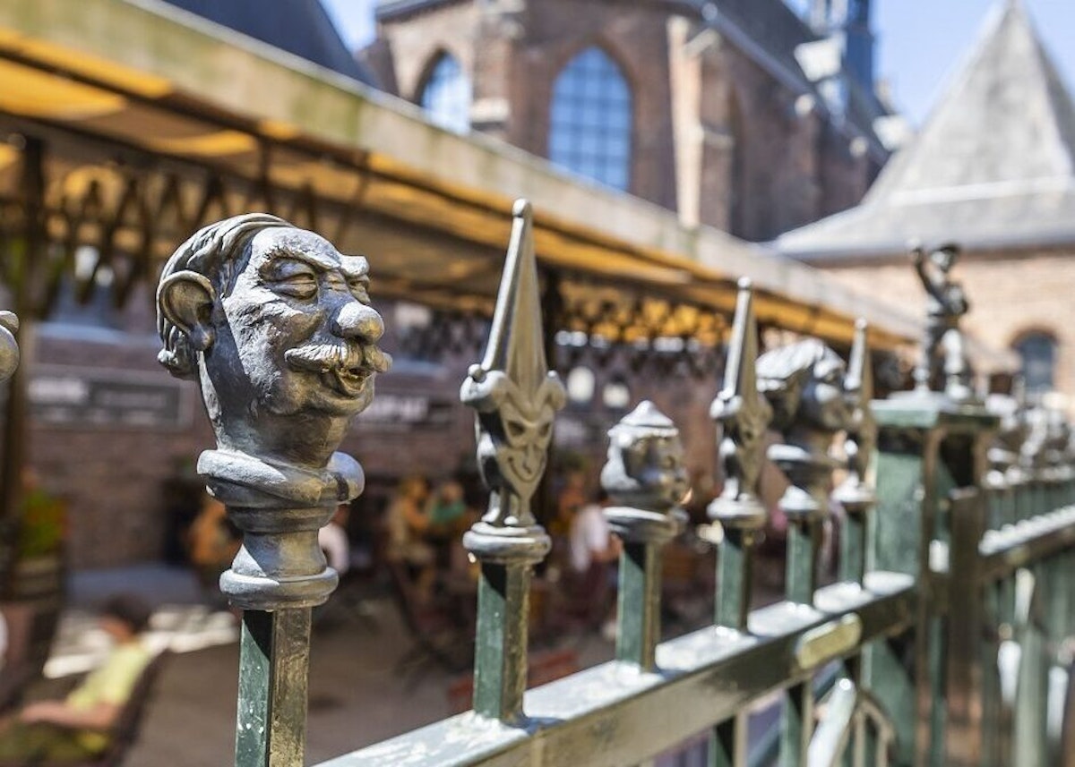 Venlo Partners Zaun mit Köpkes auf dem Venloer Keizerstraatje Fotograf Laurens Eggen