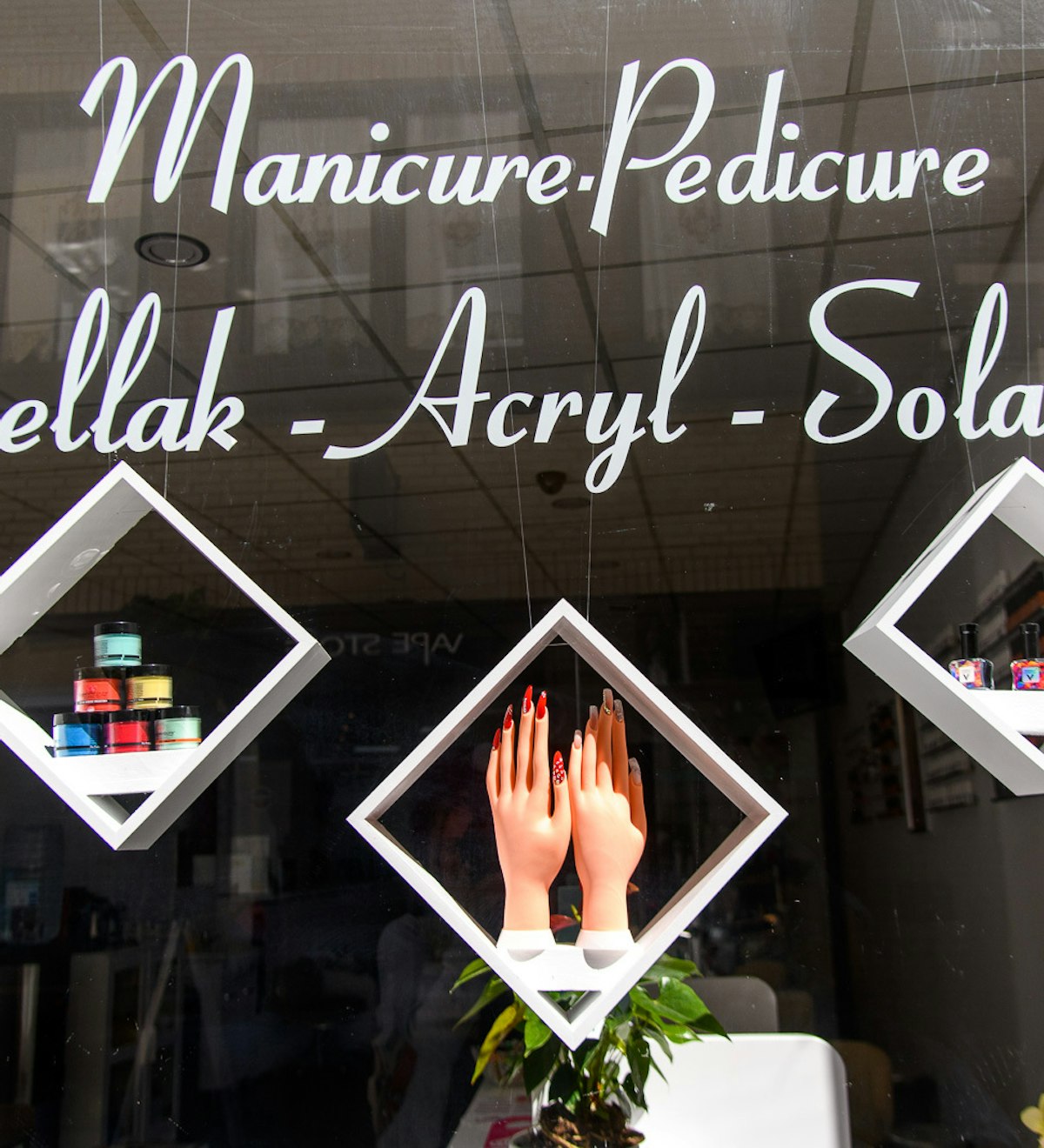 2020 05 VP HH Nails 2