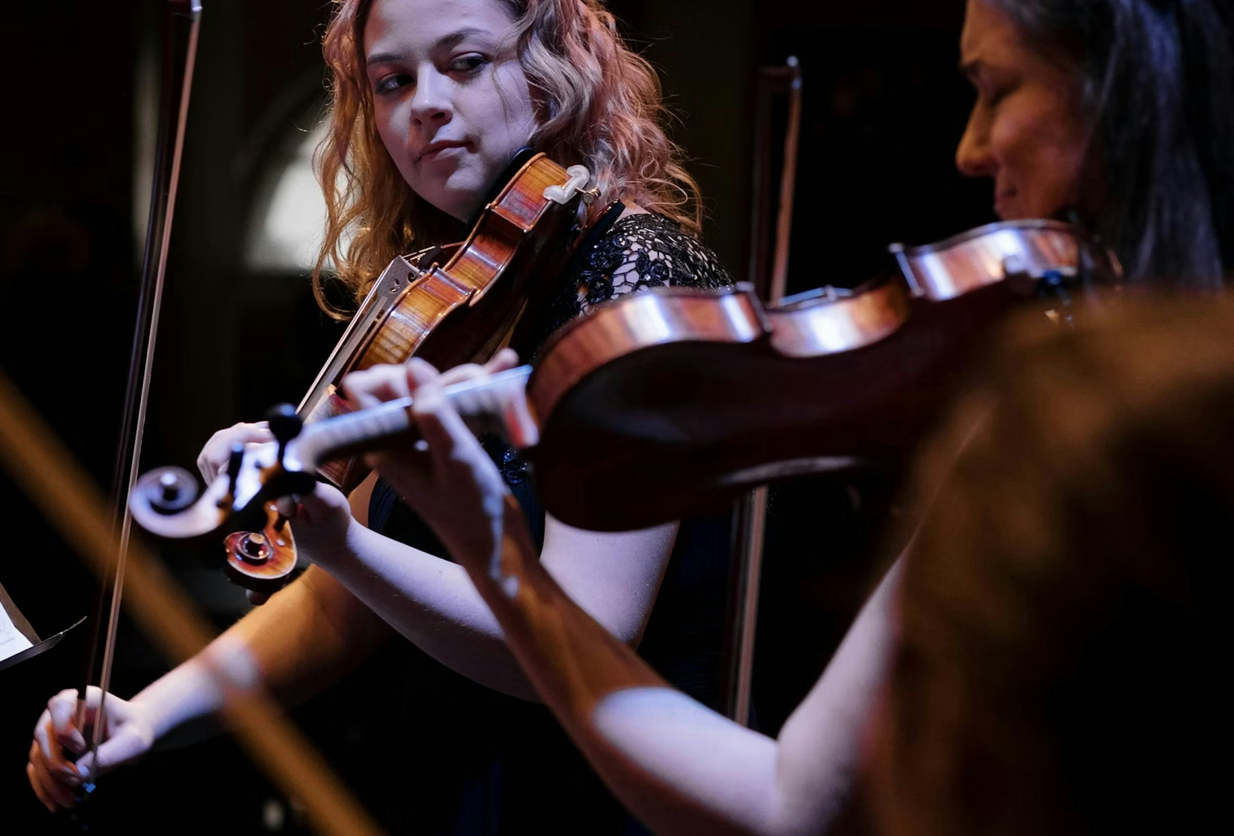 Strijkers play inn liggend