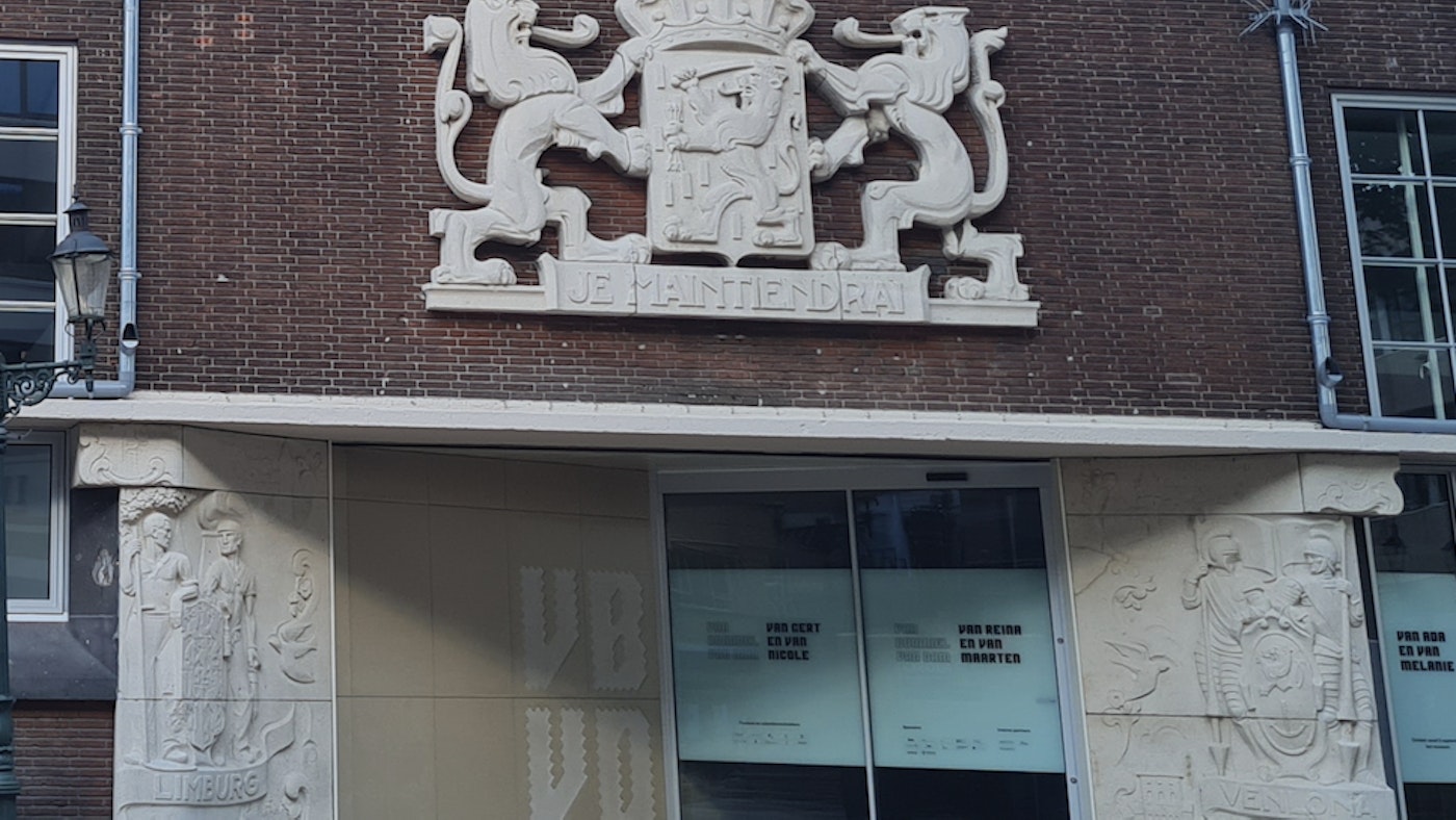 Entree Van Bommel van Dam